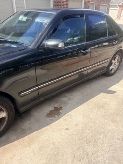 Black Mercedes-Benz E-Class 320