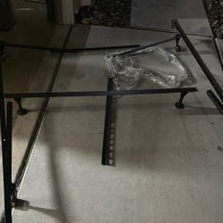  Queen Size Metal Bed Frame for Sale