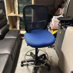 ADJUSTABLE OFFICE CHAIR 