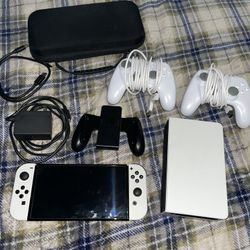 Nintendo Switch OLED - White Joy-Con Bundle