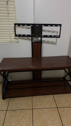 Modern Wood & Metal Desk / Computer Workstation – Excellent Condition