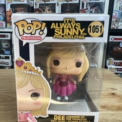 VAULTED Dee Reynolds as Princess Funko Pop #1051 It's Always Sunny Philadelphia