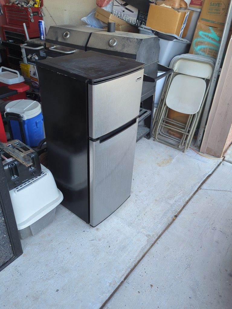 Magic Chef Refrigerator