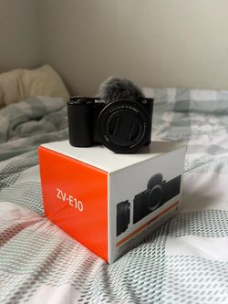 Sony zve10 4k camera w tripod