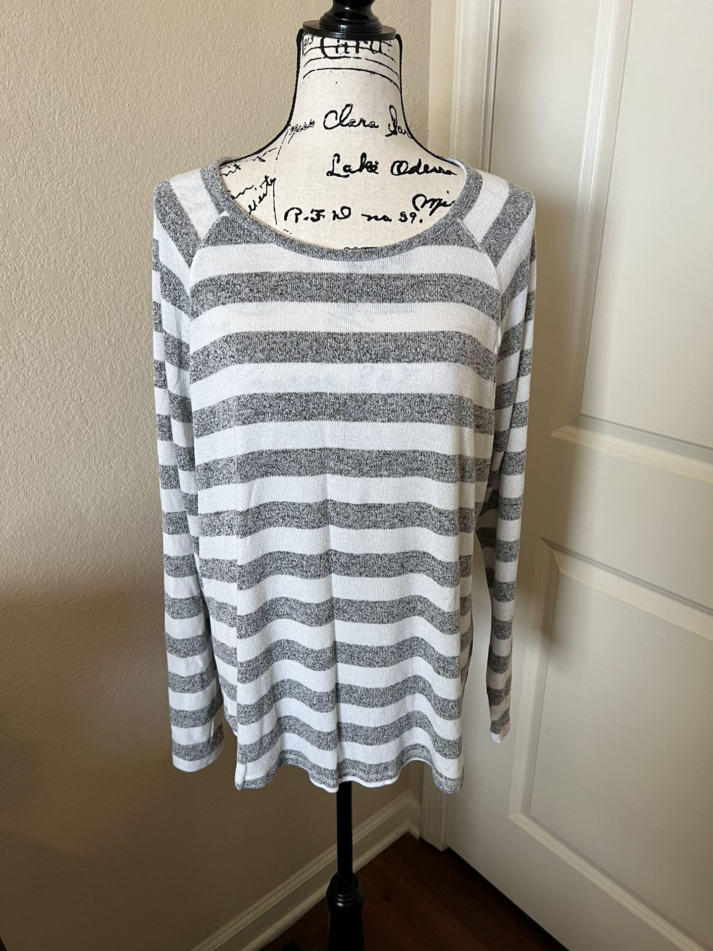 Liz Claiborne Long Sleeved Striped Top, Gray and White, XXL