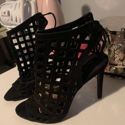 BLACK HIGH HEELS