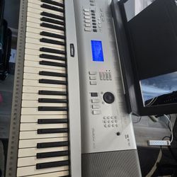 Piano Yamaha DGX-220