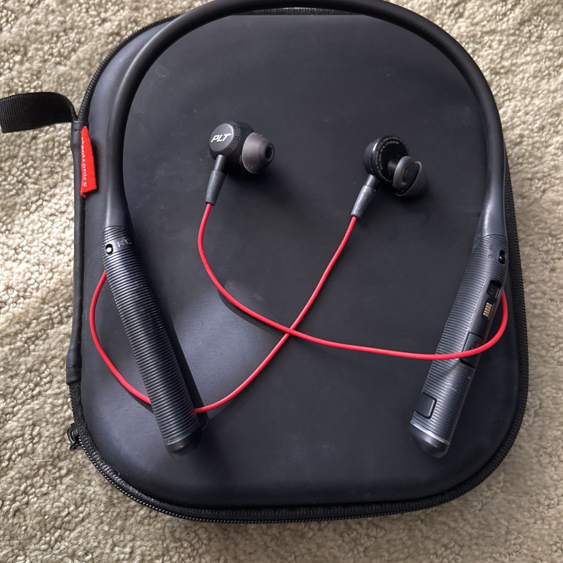 Plantronics voyager V6200 Bluetooth headset