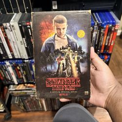  STRANGER THINGS SEASON 1 BLU RAY DVD TARGET EXCLUSIVE VHS PACKING + POSTER
