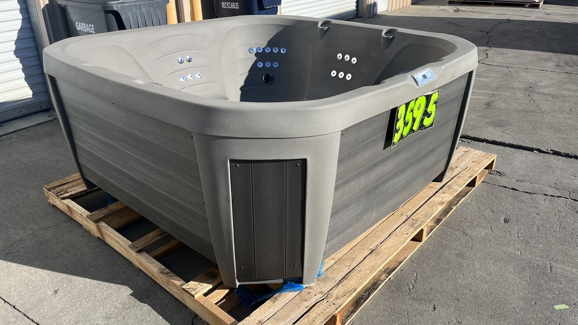 Aquaterra Maderas Spa Hot Tub 220v Cover, Step,Ozone