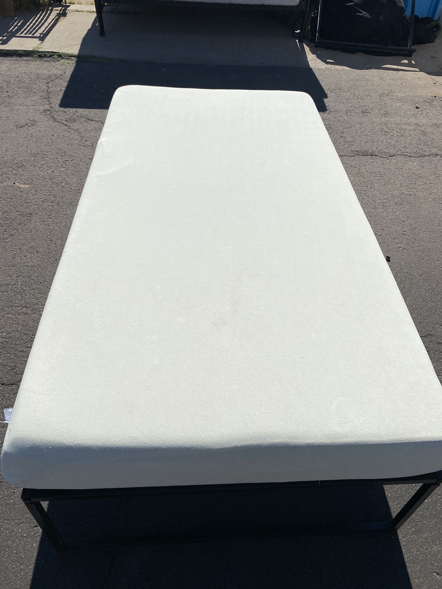 FREE DELIVERY: Twin Memory Foam Bed
