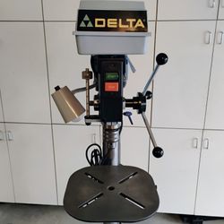 Delta Floor Model 17" Like New!