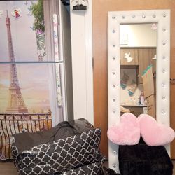RHINESTONE TUFTED FULL LENGTH MIRROR+ VANITY SEAT