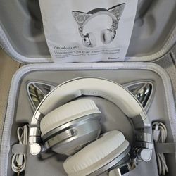 Limited Edition Brookstone Ariana Grande Wireless Bluetooth Cat Ear Headphones/Speakers LED , White