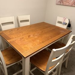 Wooden Dining room table with 6 chairs. Leaf included!!