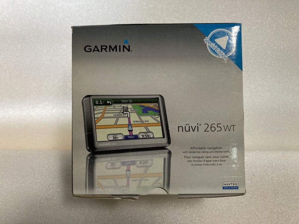 Garmin Nuvi 265WT GPS Navigation System Bundle With Carrying