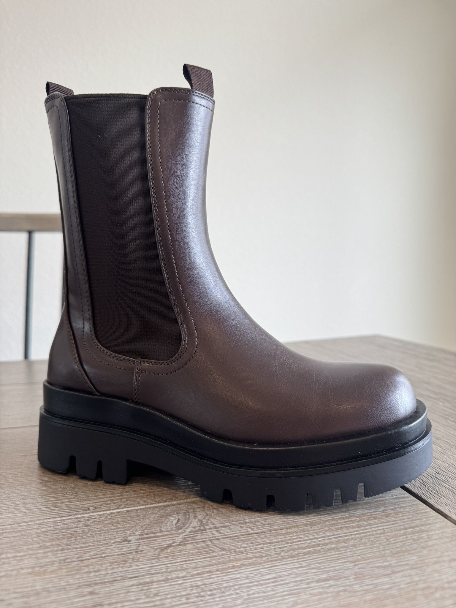 NEW Chelsea Boot Brown Sz 6.5 $20