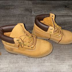 KIDS TIMBERLAND GENUINE LEATHER LIKE NEW 