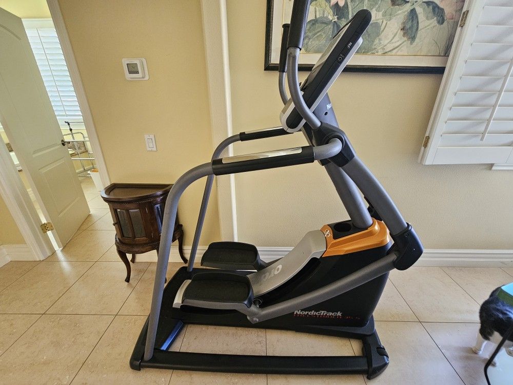 Elliptical: NordicTrack FreeStrider 35S