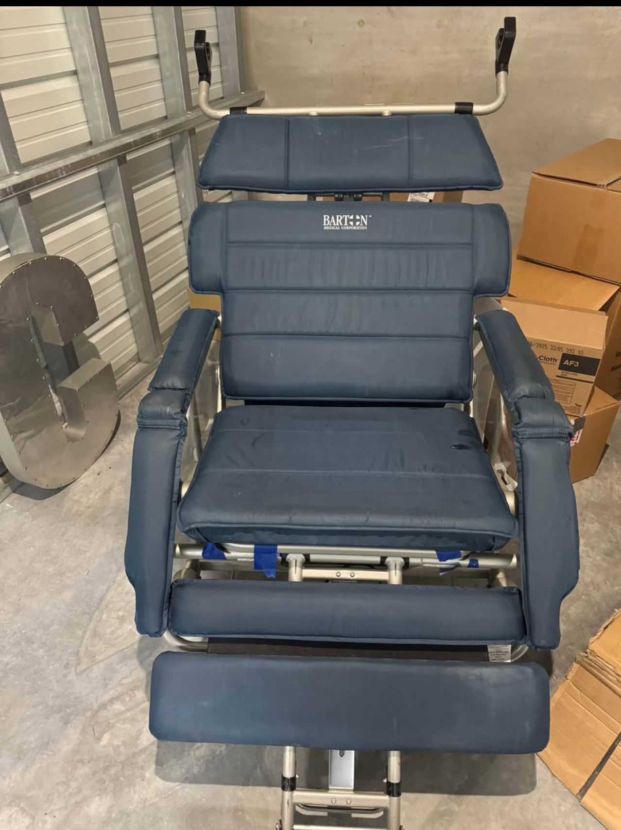 Barton I-400 Convertible Medical Chair