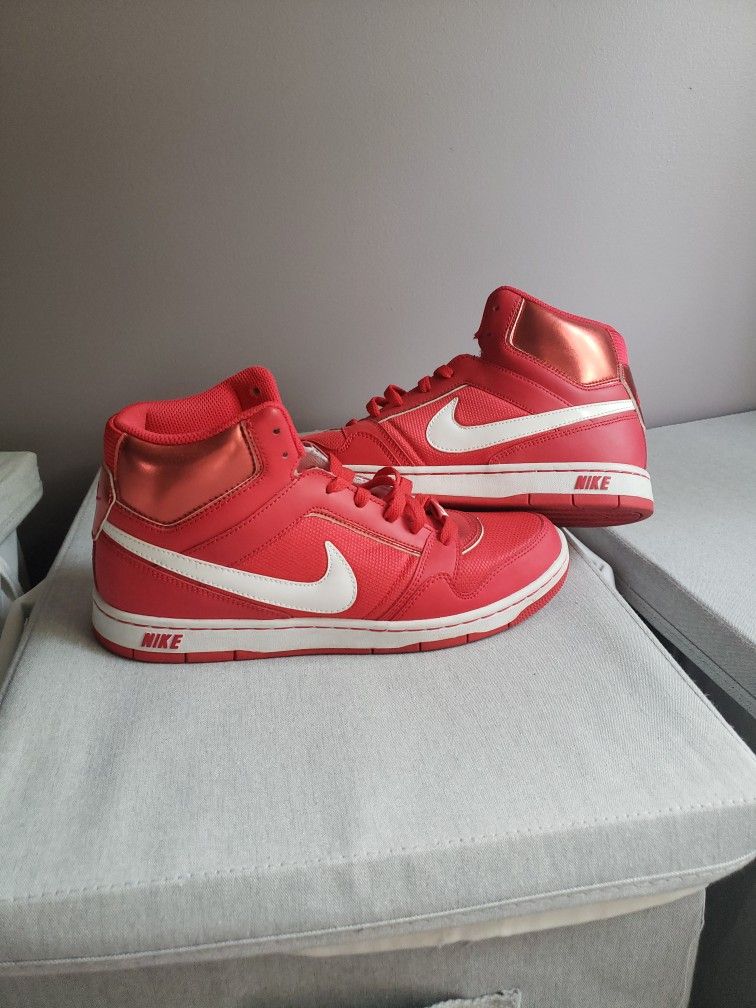 Red Nikes Women Size 9, 9/10 Condition