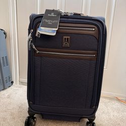 NEW Travelpro Platinum Elite Business Plus Carry-On Spinner – True Navy 21"