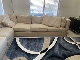 Sectional Couch From Ladlow