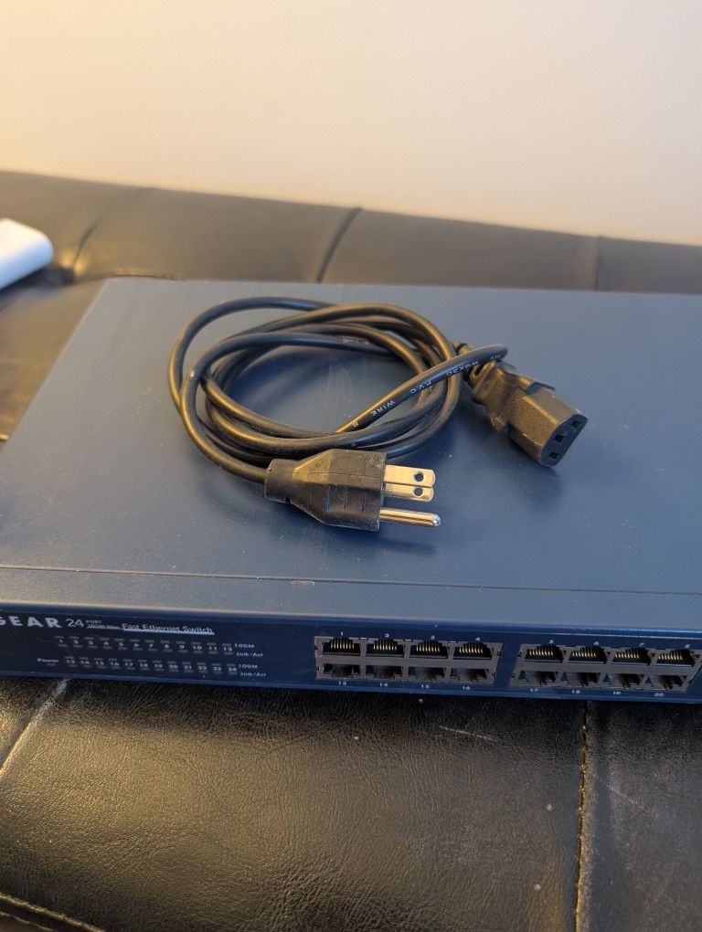 Netgear 24 Port Fast Ethernet Switch