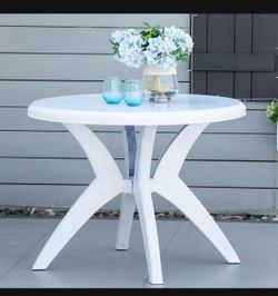 White Round Outdoor Dining Table