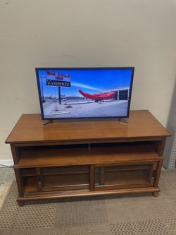 32” Samsung Smart TV & TV Media Stand 🚚 extra