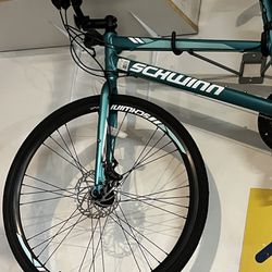 Schwinn  Women’s Bike 700c- Like new