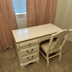 Desk With Chair 