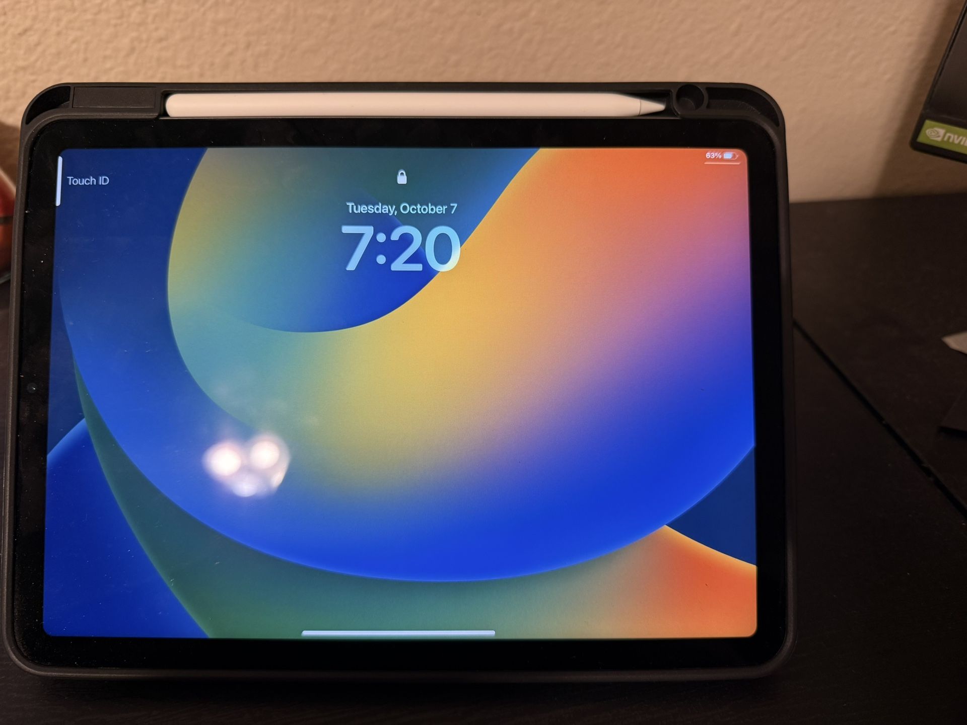 iPad Air 5 (256GB WiFi) + Apple Pencil 2 + Case - Excellent Condition