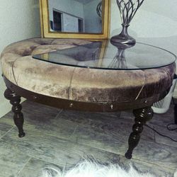 Coffee table/Ottoman