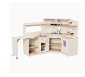Kids’ Play Kitchen — $70 🍳