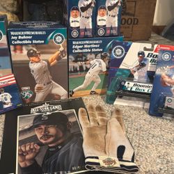 Mariners Memorabilia.  11 Pieces.