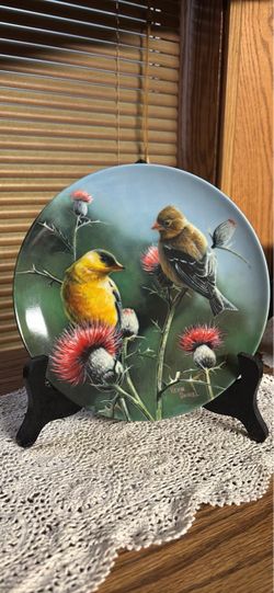 The Goldfinch vintage 1987 8.5” porcelain plate Edwin Knowles USA series by Encyclopedia Britannica