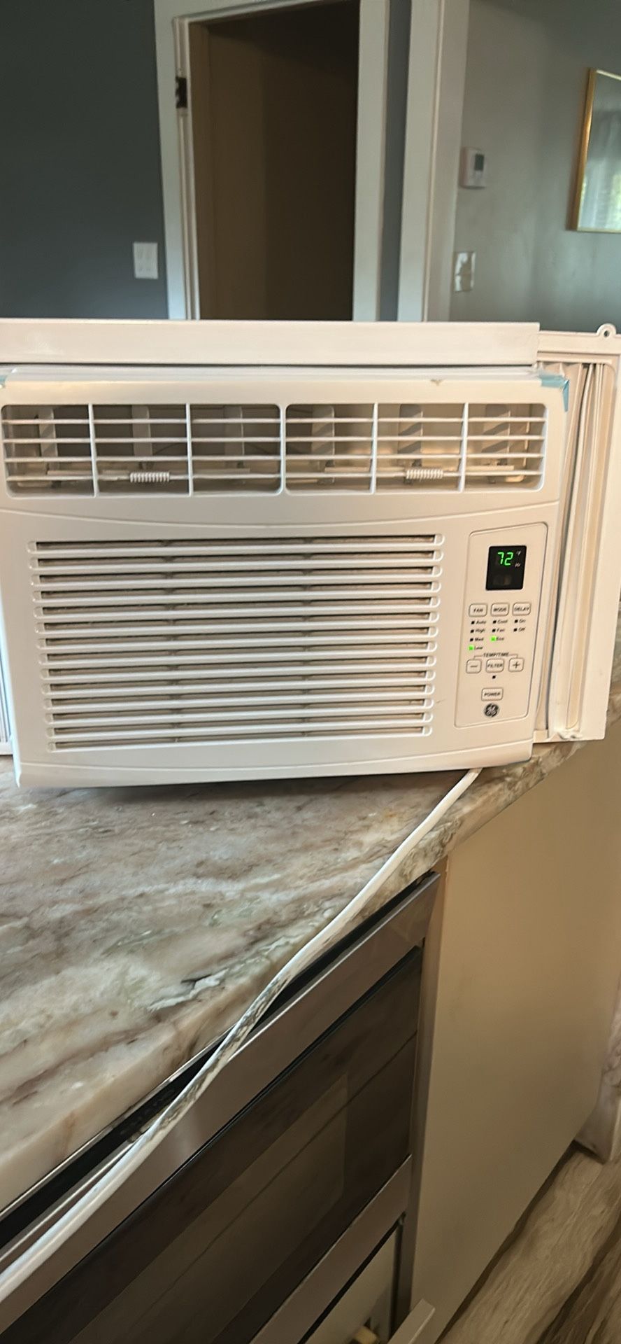π¦ FOR SALE: Lightly Used Air Conditioner β $150 (or Best Offer)