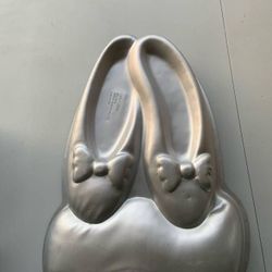 Ballerina Shoes shaped cake pan Wilton 
