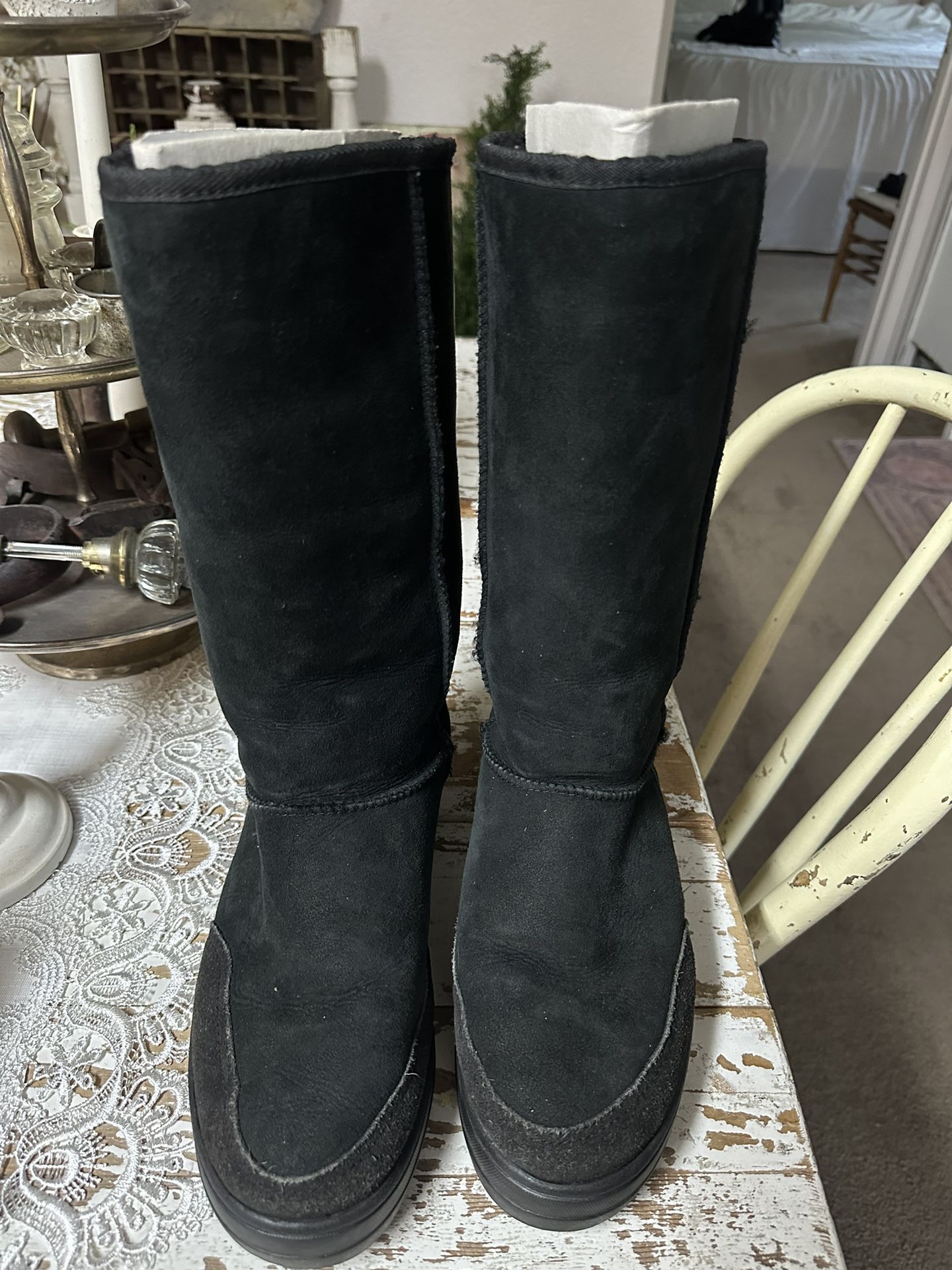 Tall Black Uggs With The Stripe Up The Back Size 9 