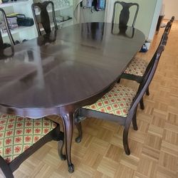 Dining Room Table & Chair Set