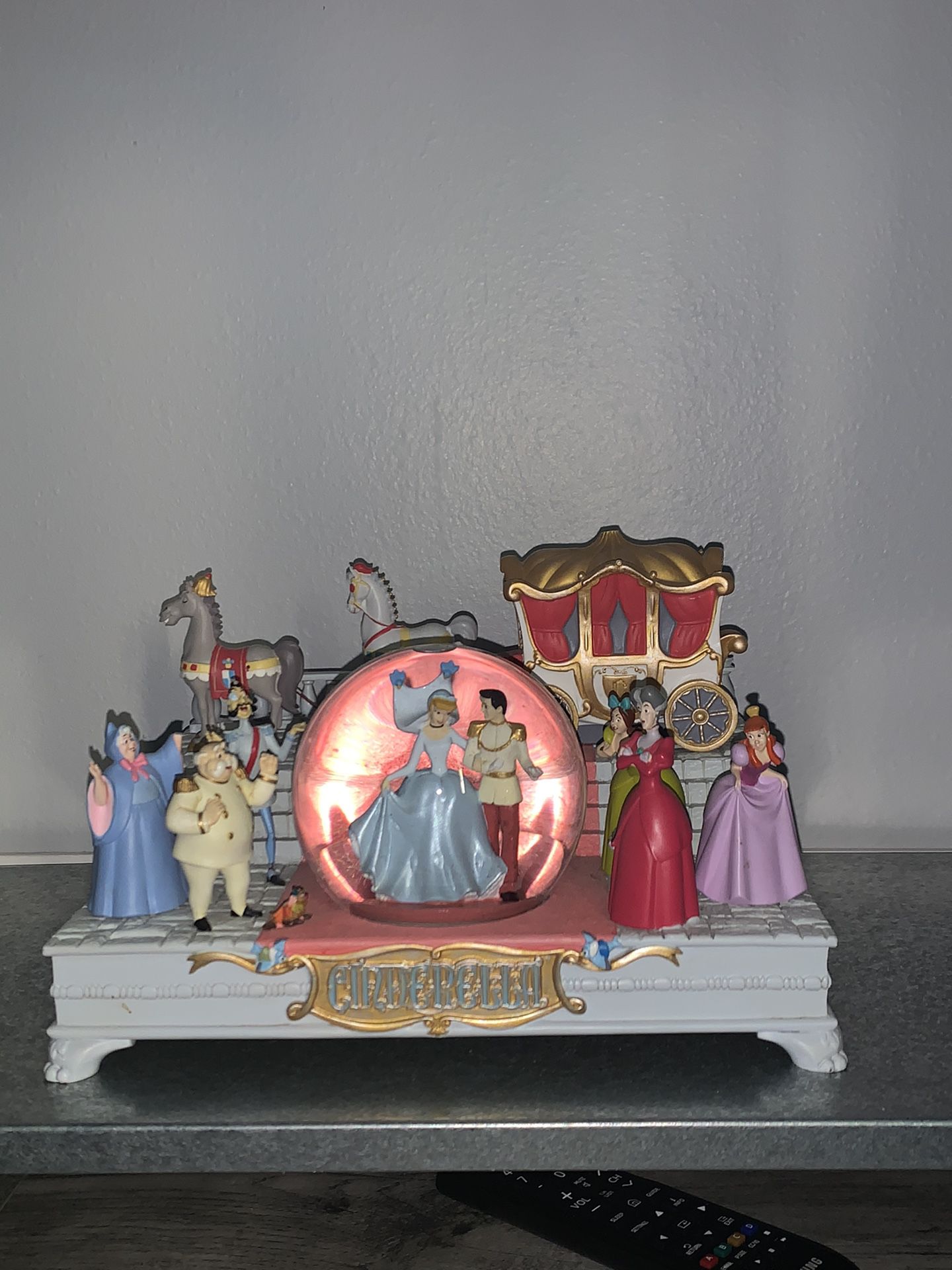 Cinderella Globe/music box