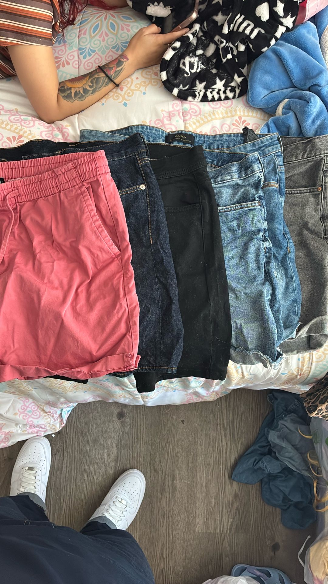Bag Full On Name Brand Men’s Clothes And shoes