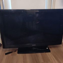 Samsung 46 In HDTV With ROKU Stick