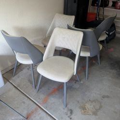 Table Chairs 