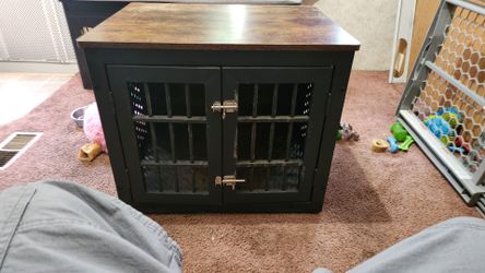 Dog kennel/ end table