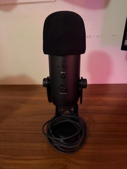 Blue Yeti USB Microphone with Foam Cover