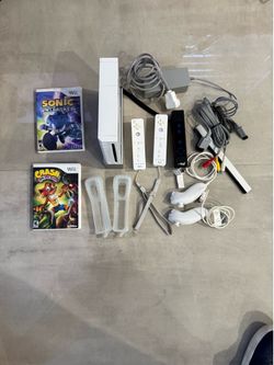 Nintendo Wii Console Bundle w/ 2 Controllers, 2 Nunchuks, Sonic Unleashed & Crash Mind Over Mutant