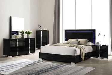 Queen 4 Piece Bedroom Set Black Glassy Finish