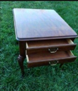 VINTAGE CHERRY BY DREXEL END TABLE WITH 2 DRAWERS